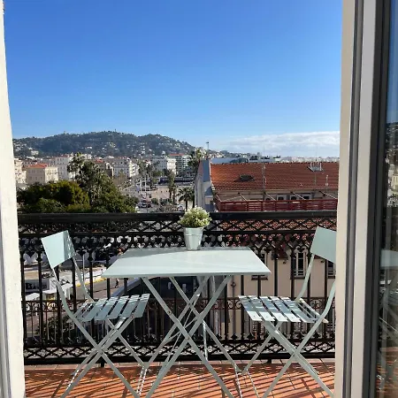 Sunrise Balcony Apartment *